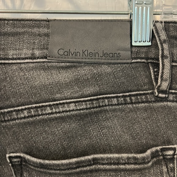 Calvin Klein size 28 mid rise Jegging - Picture 5 of 12